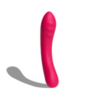 Vibratore multiuso Double Trouble rosso in silicone, con forma ergonomica e dettagli scanalati, su sfondo bianco