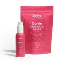 Lubrificante Doride Dafne stimolante, a base d’acqua con flacone e doypack in materiale riciclato, su sfondo bianco