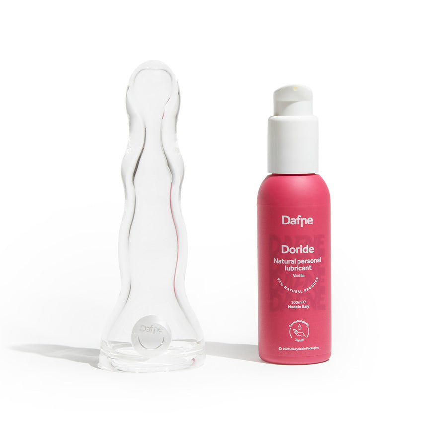 Set Dafne Hot n Cold con dildo in vetro Petro e lubrificante naturale Doride, confezioni su sfondo bianco