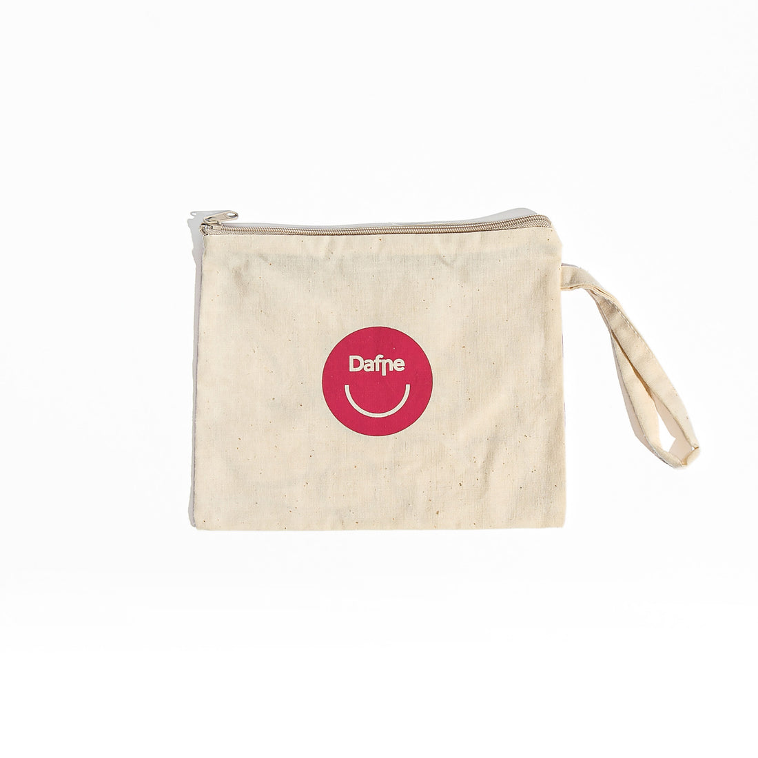 Pochette Dafne in cotone naturale con logo rosso al centro e cinturino laterale, su sfondo bianco