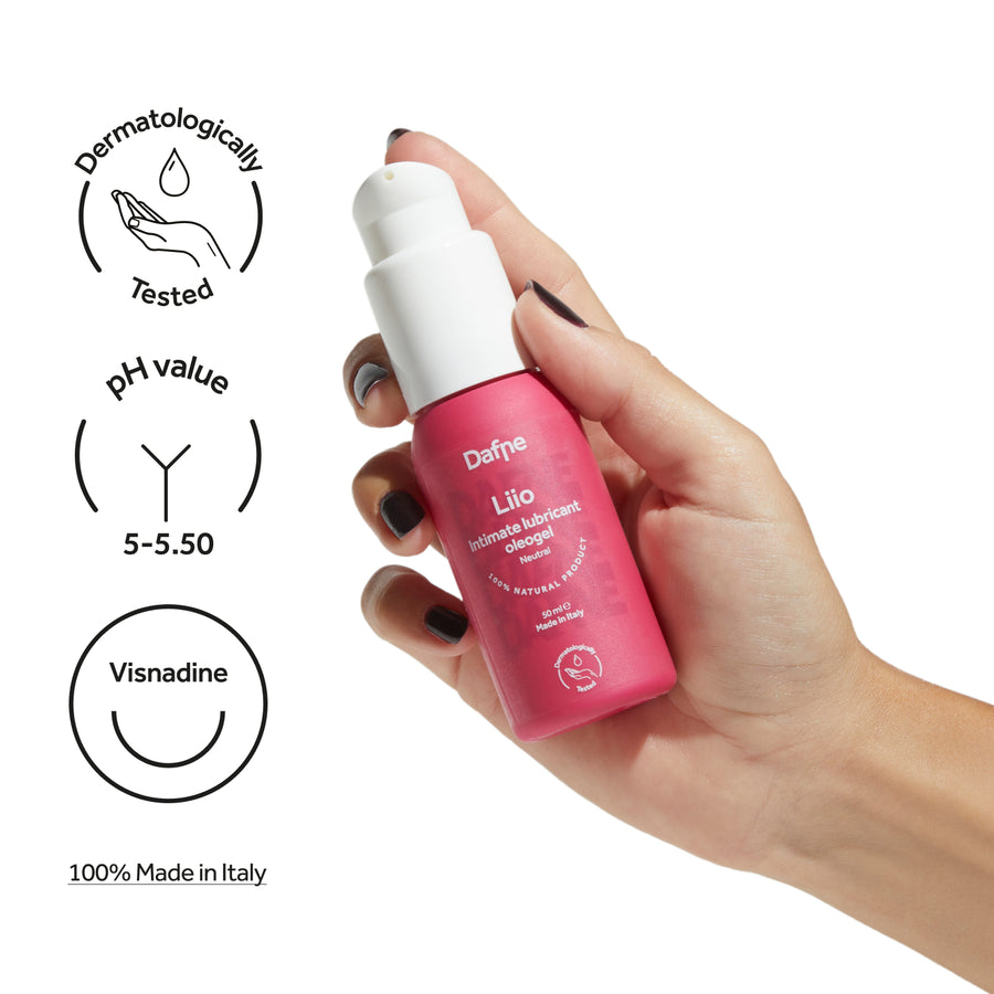 Lubrificante Liio Dafne a base d’olio tenuto in mano, con icone su pH 5–5.5, dermatologicamente testato, visnadina, Made in Italy